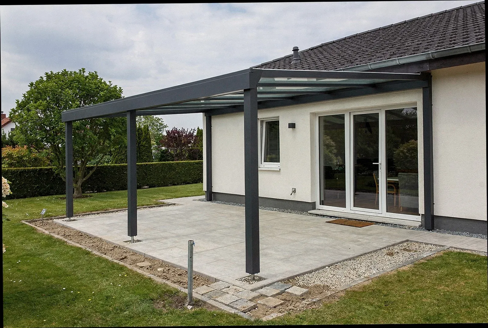 Fertiggestellte Glas-Terrassenüberdachung in Duisburg